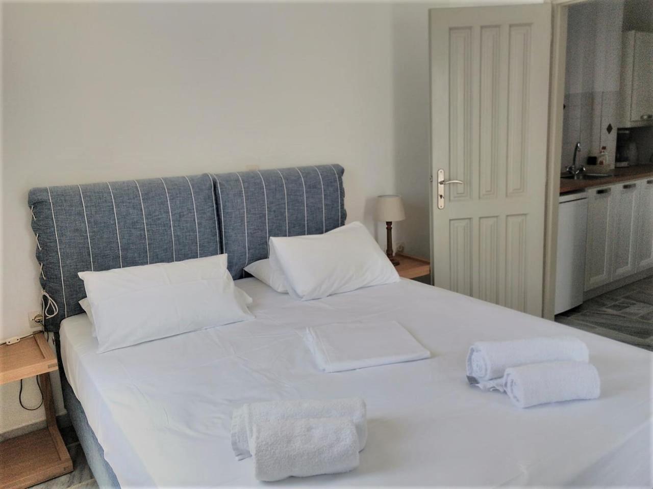 Despina'S Mare Aparthotel Naousa  Room photo